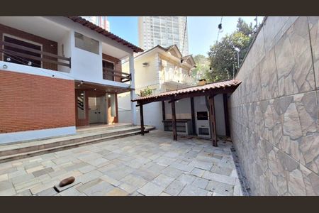 Apartamento para alugar com 275m², 4 quartos e 4 vagas