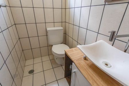 Casa para alugar com 50m², 2 quartos e sem vaga Casa para alugar com 50m², 2 quartos e sem vagaBanheiro social