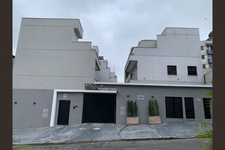 Casa de condomínio à venda com 190m², 4 quartos e 2 vagasFachada