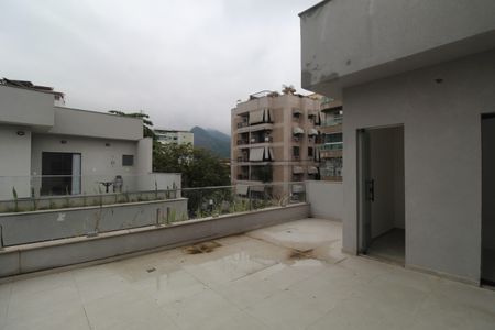 Casa de condomínio à venda com 190m², 4 quartos e 2 vagasTerraço