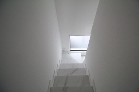 Casa de condomínio à venda com 190m², 4 quartos e 2 vagasEscada