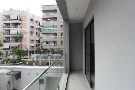 Casa de condomínio à venda com 190m², 4 quartos e 2 vagasSuíte 3 - Varanda