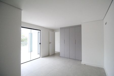 Casa de condomínio à venda com 190m², 4 quartos e 2 vagasSuíte 4