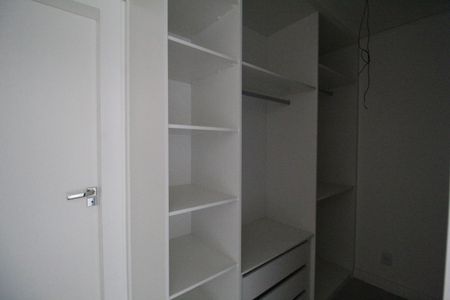Casa de condomínio à venda com 190m², 4 quartos e 2 vagasSuíte 3 - Closet