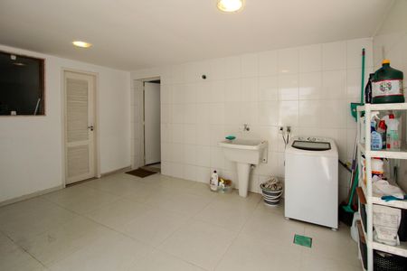 Casa de condomínio para alugar com 700m², 5 quartos e 5 vagasÁrea de Serviço