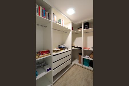 Casa de condomínio para alugar com 700m², 5 quartos e 5 vagasSuíte Closet