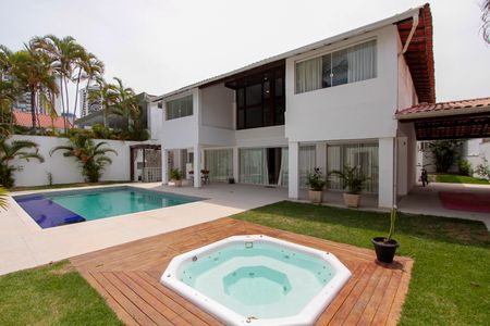 Casa de condomínio para alugar com 700m², 5 quartos e 5 vagasPiscina