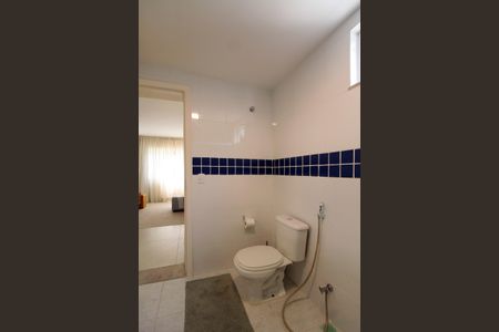 Casa de condomínio para alugar com 700m², 5 quartos e 5 vagasBanheiro da Suíte