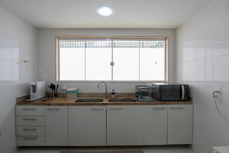 Casa de condomínio para alugar com 700m², 5 quartos e 5 vagasCozinha