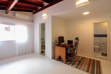 Casa de condomínio para alugar com 700m², 5 quartos e 5 vagasSuíte 3