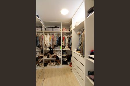 Casa de condomínio para alugar com 700m², 5 quartos e 5 vagasCloset Suíte 5