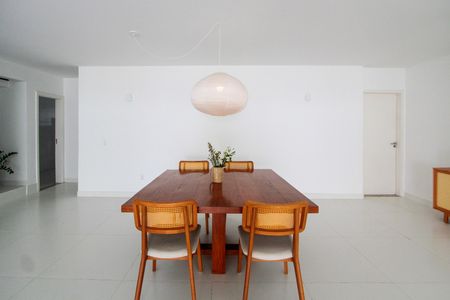 Casa de condomínio para alugar com 700m², 5 quartos e 5 vagasSala