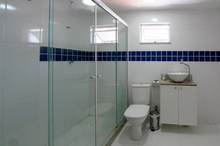 Casa de condomínio para alugar com 700m², 5 quartos e 5 vagasBanheiro da Suíte 4