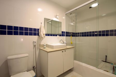 Casa de condomínio para alugar com 700m², 5 quartos e 5 vagasBanheiro da Suíte 