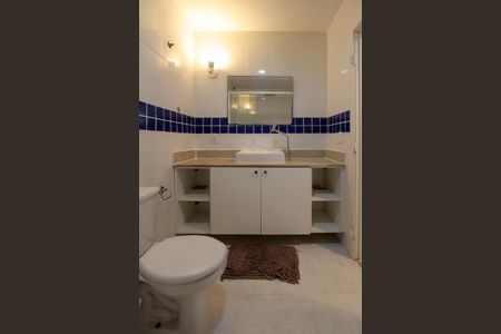 Casa de condomínio para alugar com 700m², 5 quartos e 5 vagasBanheiro da Suíte 3