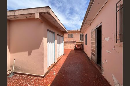 Casa à venda com 280m², 2 quartos e 1 vagaQuintal