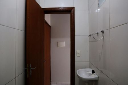Banheiro de kitnet/studio para alugar com 1 quarto, 40m² em Sagrada Família, Belo Horizonte