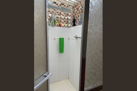 Casa de condomínio para alugar com 284m², 4 quartos e 1 vaga Casa de condomínio para alugar com 284m², 4 quartos e 1 vagaBanheiro