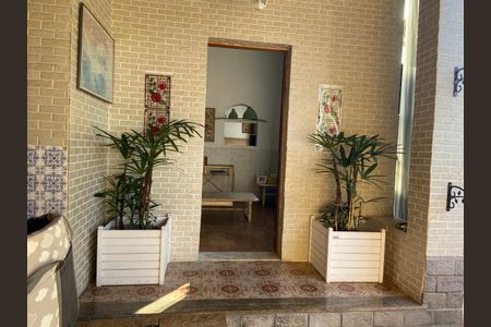 Casa de condomínio para alugar com 284m², 4 quartos e 1 vaga Casa de condomínio para alugar com 284m², 4 quartos e 1 vagaVaranda