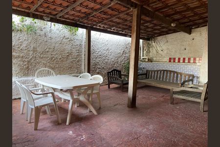 Casa de condomínio para alugar com 284m², 4 quartos e 1 vaga Casa de condomínio para alugar com 284m², 4 quartos e 1 vagaQuintal