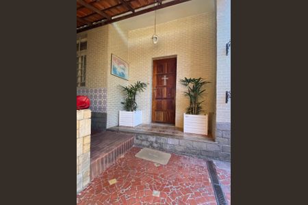 Casa de condomínio para alugar com 284m², 4 quartos e 1 vaga Casa de condomínio para alugar com 284m², 4 quartos e 1 vagaEntrada