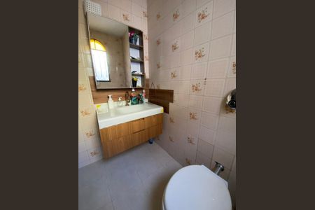 Casa de condomínio para alugar com 284m², 4 quartos e 1 vaga Casa de condomínio para alugar com 284m², 4 quartos e 1 vagaBanheiro