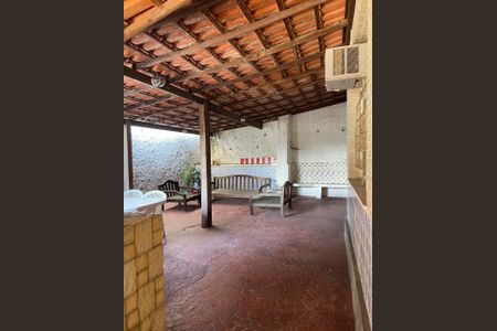 Casa de condomínio para alugar com 284m², 4 quartos e 1 vaga Casa de condomínio para alugar com 284m², 4 quartos e 1 vagaQuintal