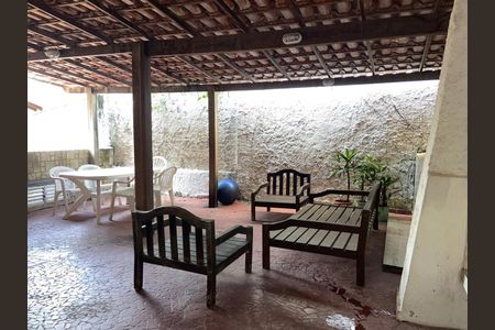 Casa de condomínio para alugar com 284m², 4 quartos e 1 vaga Casa de condomínio para alugar com 284m², 4 quartos e 1 vagaQuintal