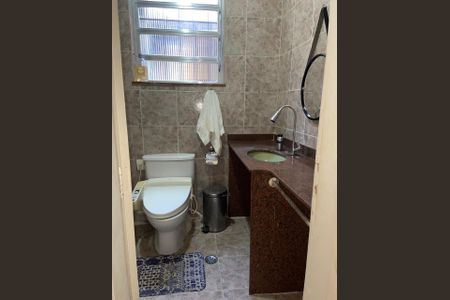 Casa de condomínio para alugar com 284m², 4 quartos e 1 vaga Casa de condomínio para alugar com 284m², 4 quartos e 1 vagaBanheiro