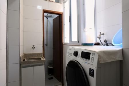 Apartamento à venda com 70m², 2 quartos e 1 vagaÁrea de Serviço