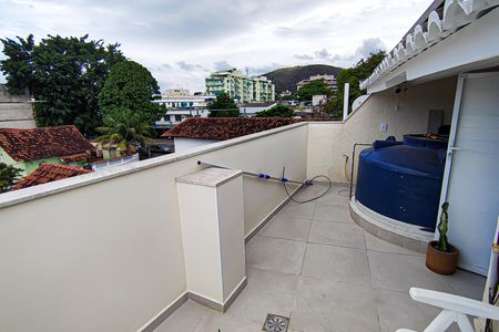 Casa de condomínio à venda com 137m², 4 quartos e 1 vagaTerraço