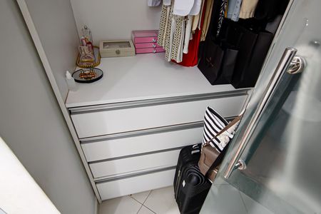 Casa de condomínio à venda com 137m², 4 quartos e 1 vagaSuíte 1