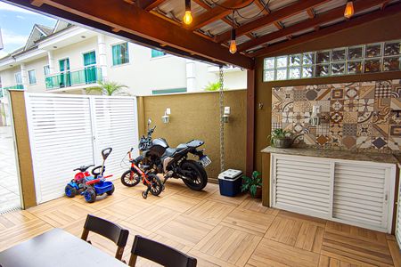 Casa de condomínio à venda com 137m², 4 quartos e 1 vagaTerraço