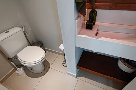 Casa de condomínio à venda com 137m², 4 quartos e 1 vagaLavabo