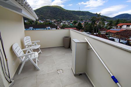 Casa de condomínio à venda com 137m², 4 quartos e 1 vagaTerraço