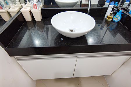 Casa de condomínio à venda com 137m², 4 quartos e 1 vagaBanheiro da Suíte 1