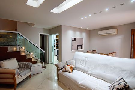 Casa de condomínio à venda com 137m², 4 quartos e 1 vagaSala