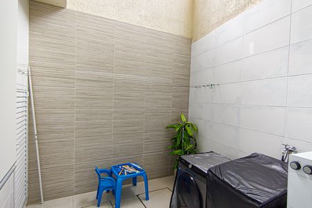 Casa de condomínio à venda com 137m², 4 quartos e 1 vagaLavanderia