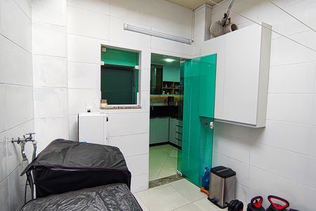 Casa de condomínio à venda com 137m², 4 quartos e 1 vagaLavanderia