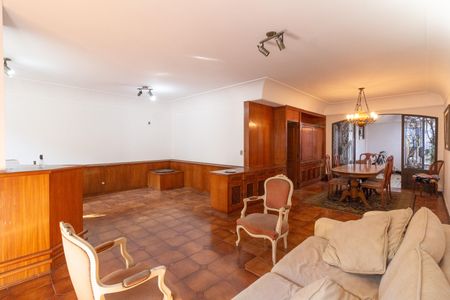 Casa à venda com 208m², 2 quartos e 2 vagas Casa à venda com 208m², 2 quartos e 2 vagasSala