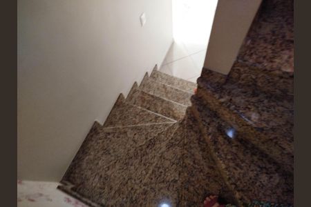 Casa à venda com 100m², 2 quartos e 3 vagasEscada 