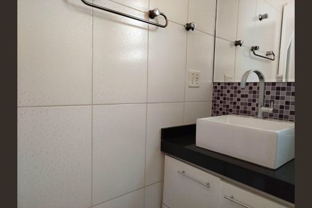 Casa à venda com 100m², 2 quartos e 3 vagasBanheiro 