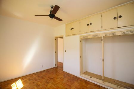 Casa à venda com 177m², 3 quartos e 4 vagas Casa à venda com 177m², 3 quartos e 4 vagasSuíte