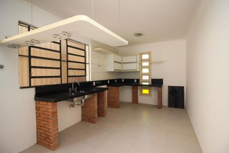 Casa à venda com 177m², 3 quartos e 4 vagas Casa à venda com 177m², 3 quartos e 4 vagasCozinha