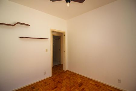 Casa à venda com 177m², 3 quartos e 4 vagas Casa à venda com 177m², 3 quartos e 4 vagasQuarto 2