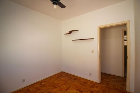 Casa à venda com 177m², 3 quartos e 4 vagas Casa à venda com 177m², 3 quartos e 4 vagasQuarto 2