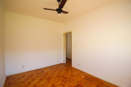 Casa à venda com 177m², 3 quartos e 4 vagas Casa à venda com 177m², 3 quartos e 4 vagasQuarto 1