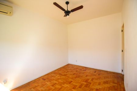 Casa à venda com 177m², 3 quartos e 4 vagas Casa à venda com 177m², 3 quartos e 4 vagasQuarto 1