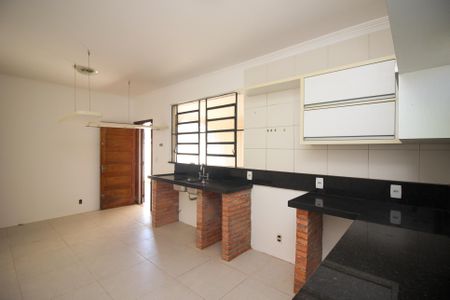 Casa à venda com 177m², 3 quartos e 4 vagas Casa à venda com 177m², 3 quartos e 4 vagasCozinha