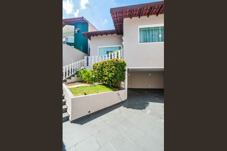 Casa à venda com 131m², 2 quartos e 3 vagasEntrada